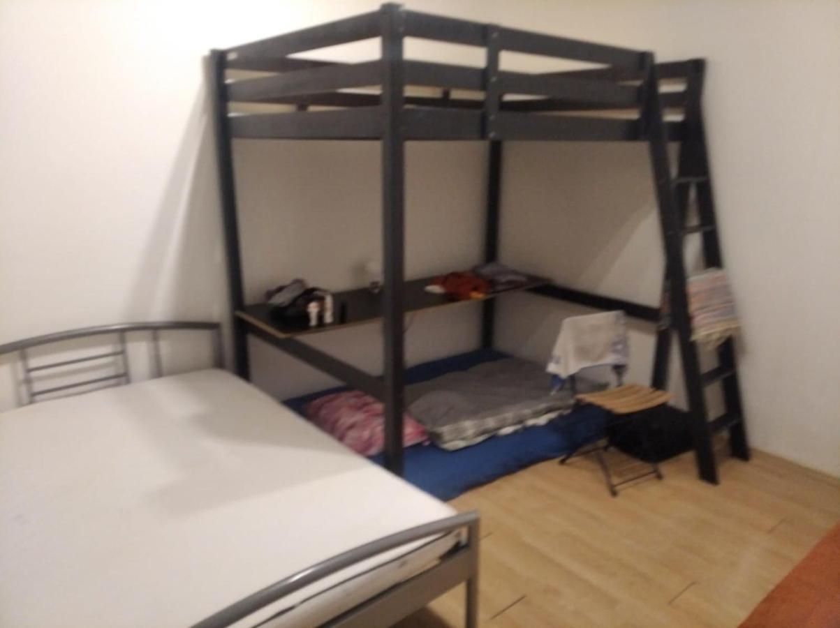 Economy Flat 18 Minutes From Vaclavske Namesti Appartement *
