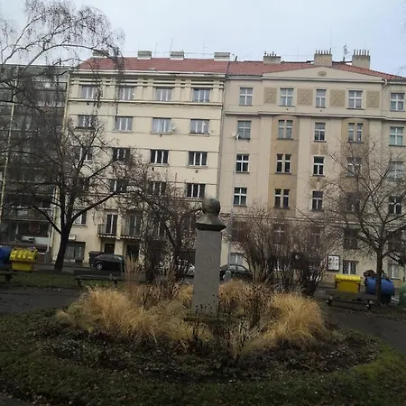 Economy Flat 18 Minutes From Vaclavske Namesti Prague Exterior photo