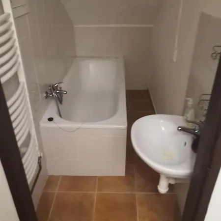 Economy Flat 18 Minutes From Vaclavske Namesti Prague Exterior photo
