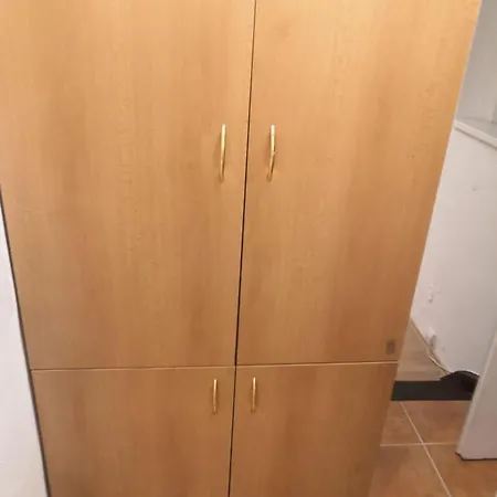 Economy Flat 18 Minutes From Vaclavske Namesti Prague Exterior photo