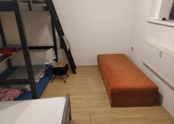Economy Flat 18 Minutes From Vaclavske Namesti
